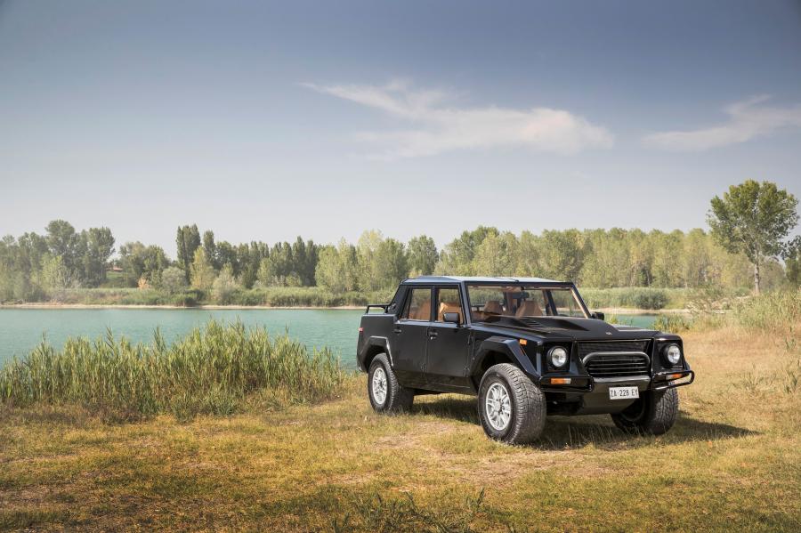  Lamborghini LM002 1990 года  (NA) (фото 43 из 55)